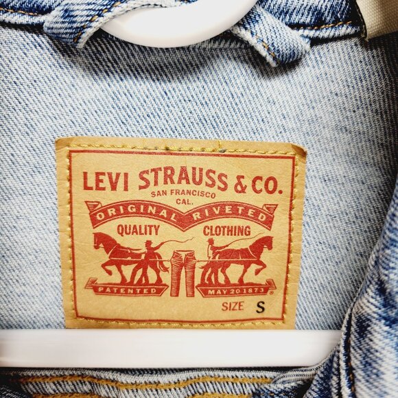 Levis Women’s Classic Denim Trucker Jacket Small S blue - Picture 2 of 11